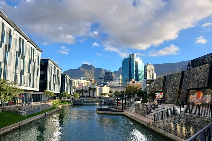 Walking pass Battery Park to the city.